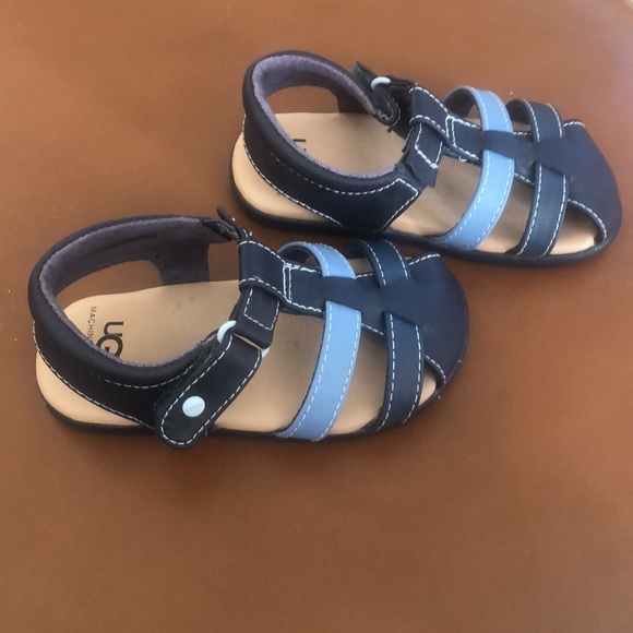 UGG Sandals size 7 - Picture 2 of 6